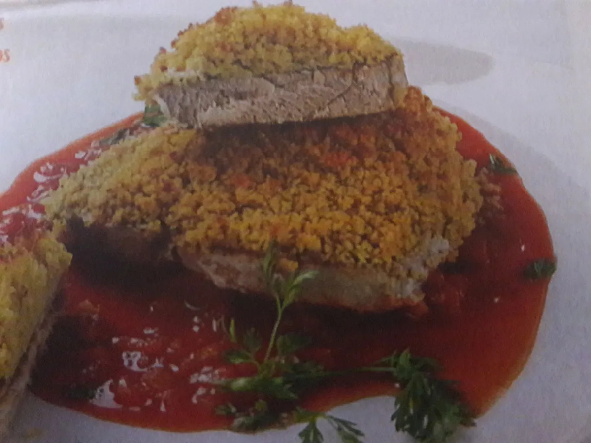 Bife de atum com crosta de broa