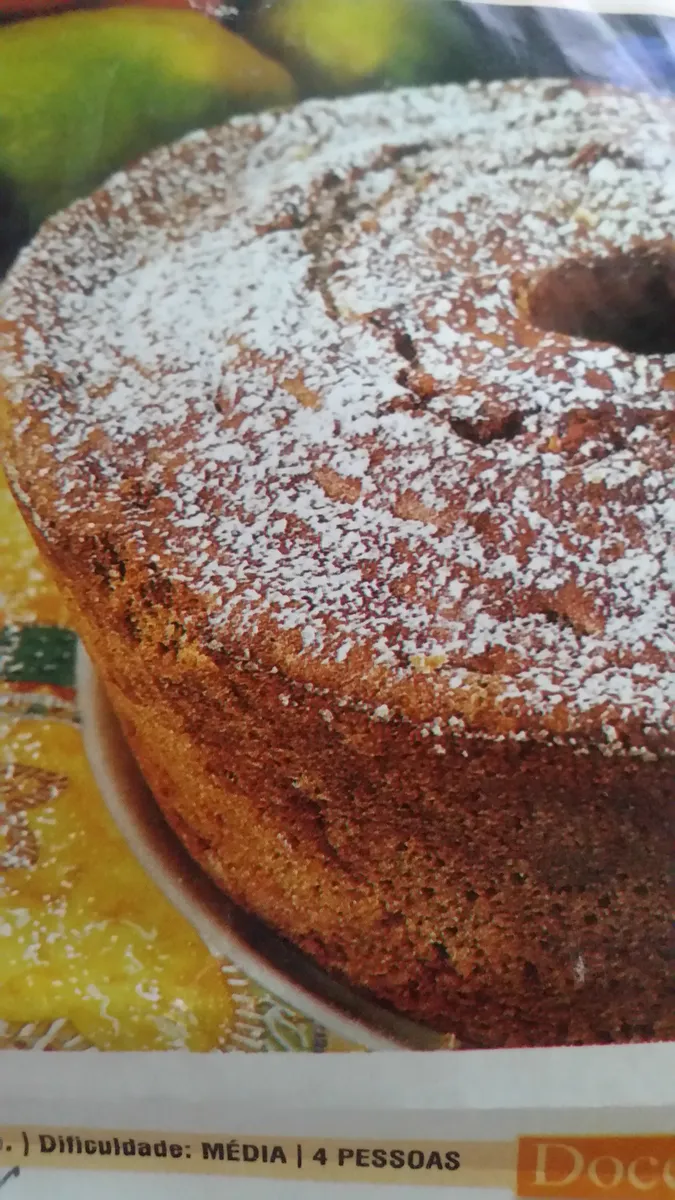 Bolo de Citrinos e Pinhões