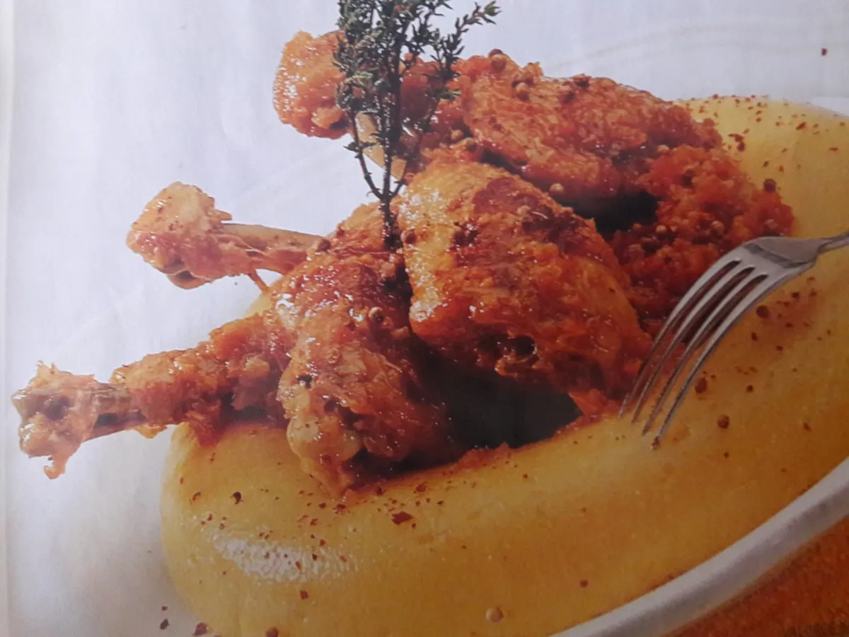 Frango em coroa de sêmola