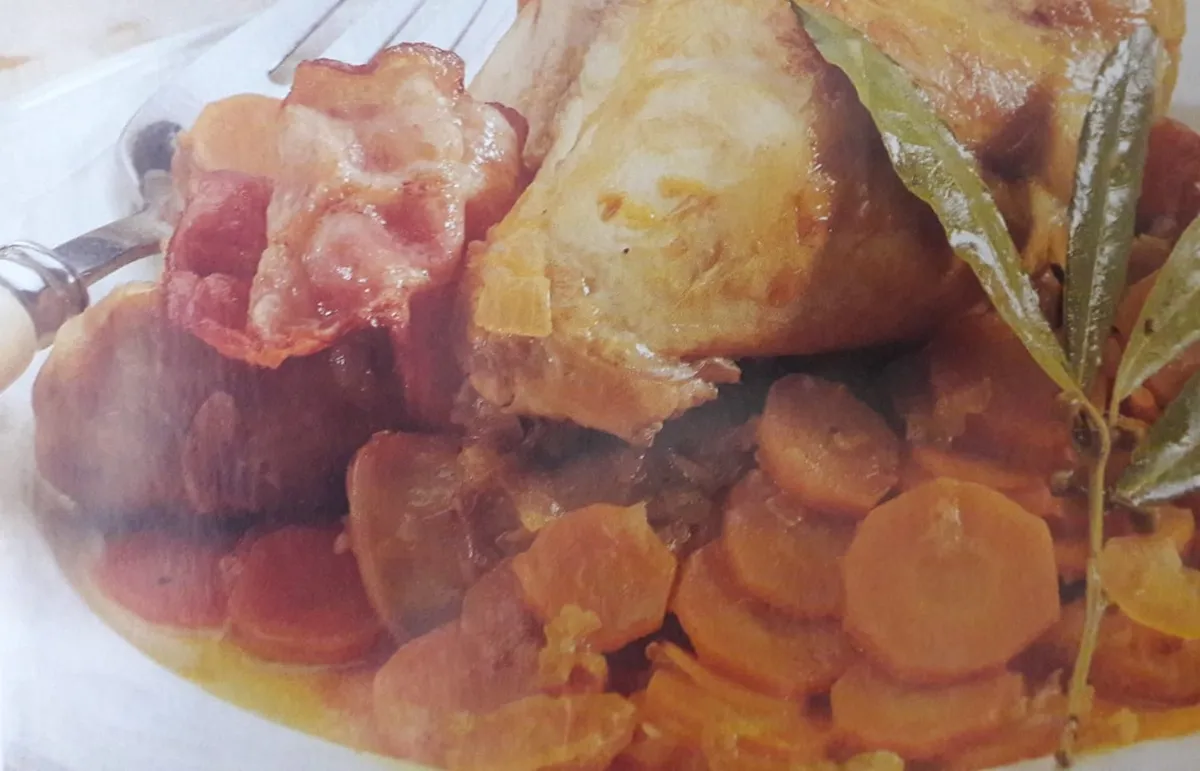 Fricassé de coelho com cenouras