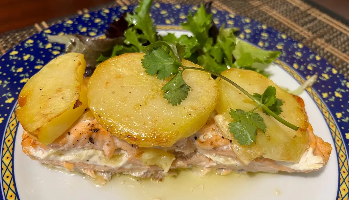 Salmão com Brie em crosta de Batata