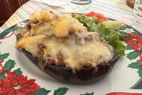 Carne em barquinhos de beringela