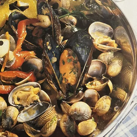 Cataplana Mista de Bivalves