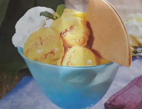 Gelado de manga e ananás
