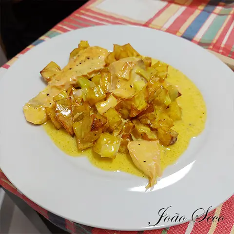 Gratinado de Salmão com Molho Holandês