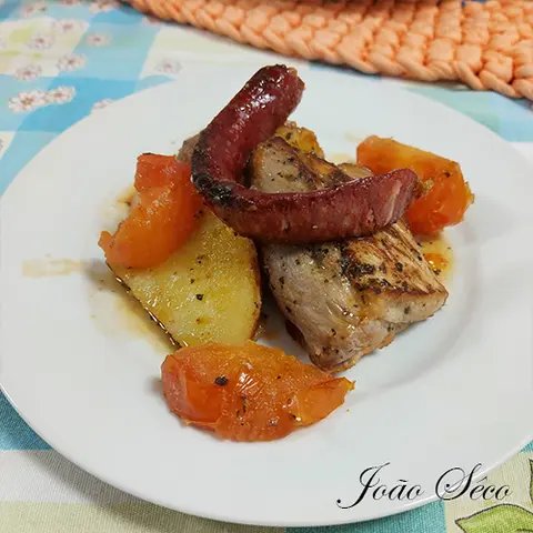 Lombinhos de porco com linguiça