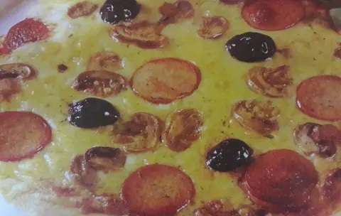 Piza de Salsichas e Cogumelos