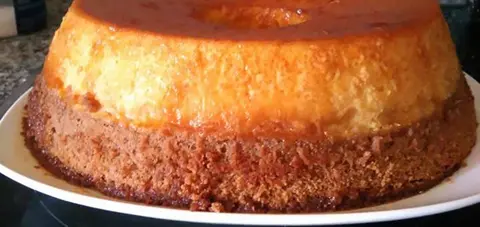 Pudim de ananás com bolo e marmelos 