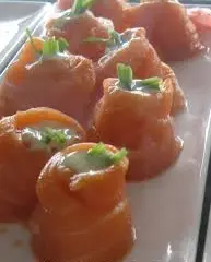 Rolinhos de Salmão com Ovas