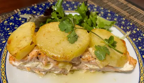 Salmão com Brie em crosta de Batata