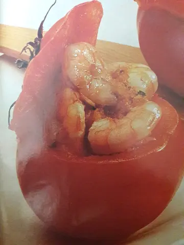Tomates recheados com camarões
